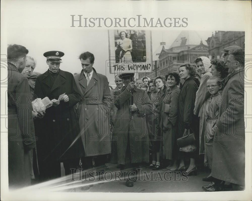 1956 Press Photo Derek Clifford Husband Missing Wife Sylvia Blackpool - Historic Images