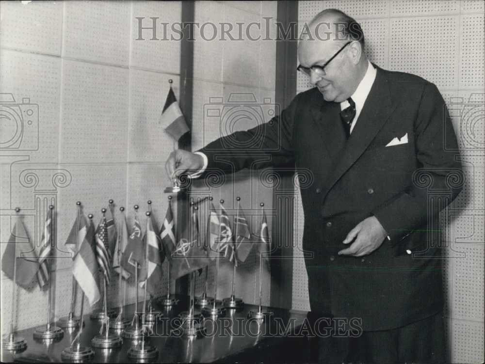 1957 Press Photo P-H Spaak takes over at NATO - Historic Images