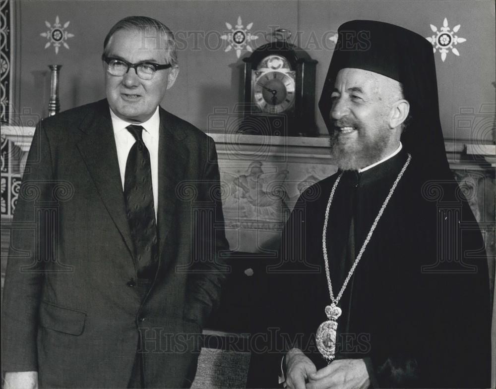 1974 Press Photo Archbishop Makarios  &amp; Mr. Callaghan the Foreign Secretary - Historic Images