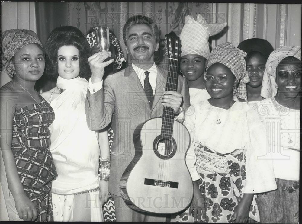 1964 Press Photo Francisco Grandey Musician Winner Vox-Cultural Prize Women - Historic Images