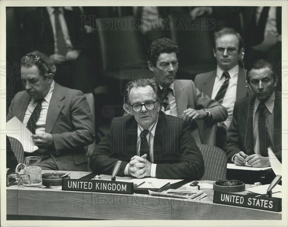 1982 Press Photo United Kingdoms United Nations Ambassador Sir Anthony Parsons - Historic Images