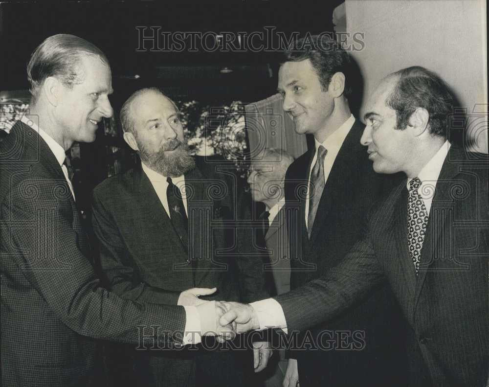 1970 Press Photo Duke of Edinburgh, left met American newsmen - Historic Images