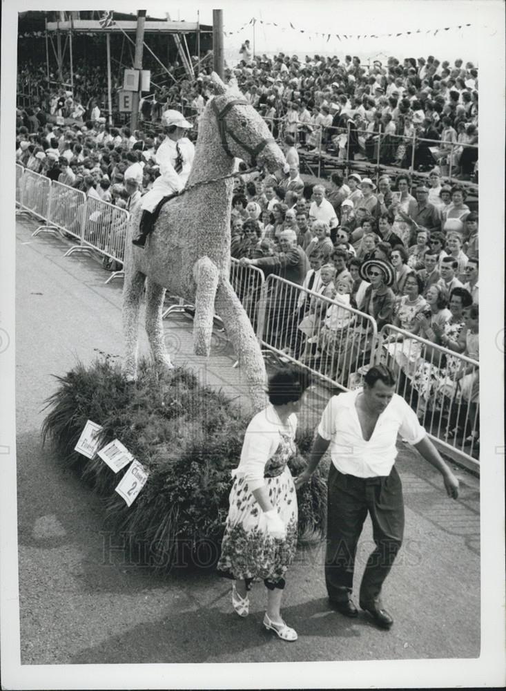 1959 Press Photo Jersey Battle of Flowers. The Racehorse Tableau - Historic Images