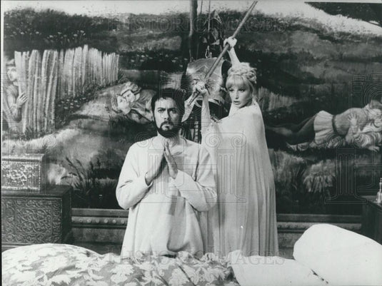 Press Photo Actors Monica Vitti and Tony Curtis in ÃƒÆ’'¢''¬Ãƒâ€¦The Chastity BeltÃƒÆ’'¢''¬Ãƒâ€š', - Historic Images