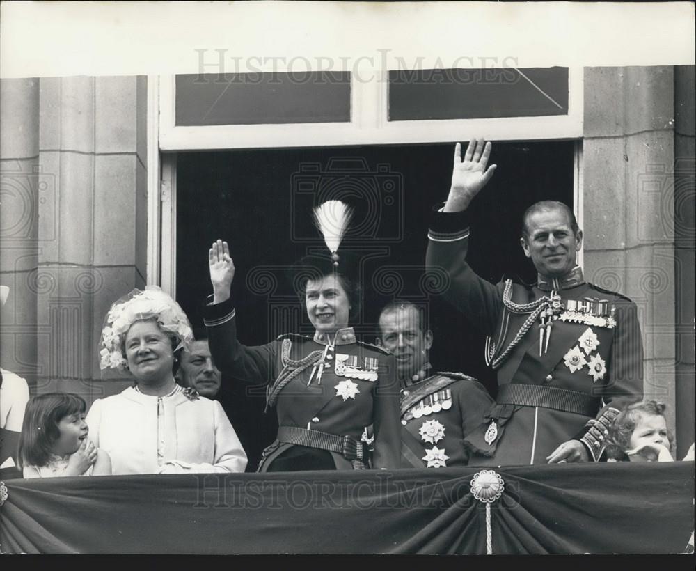 1971 Press Photo The Queen and family members - Historic Images