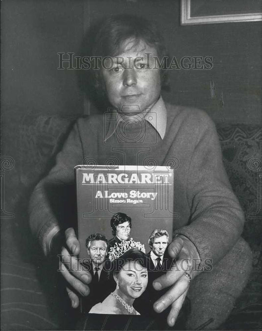 1977 Press Photo Author Simon Regan "Margaret: A Love Story" - Historic Images