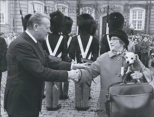 Press Photo Former Danish Prime Minister Jens Otto Krag & Elderly Woman - Historic Images