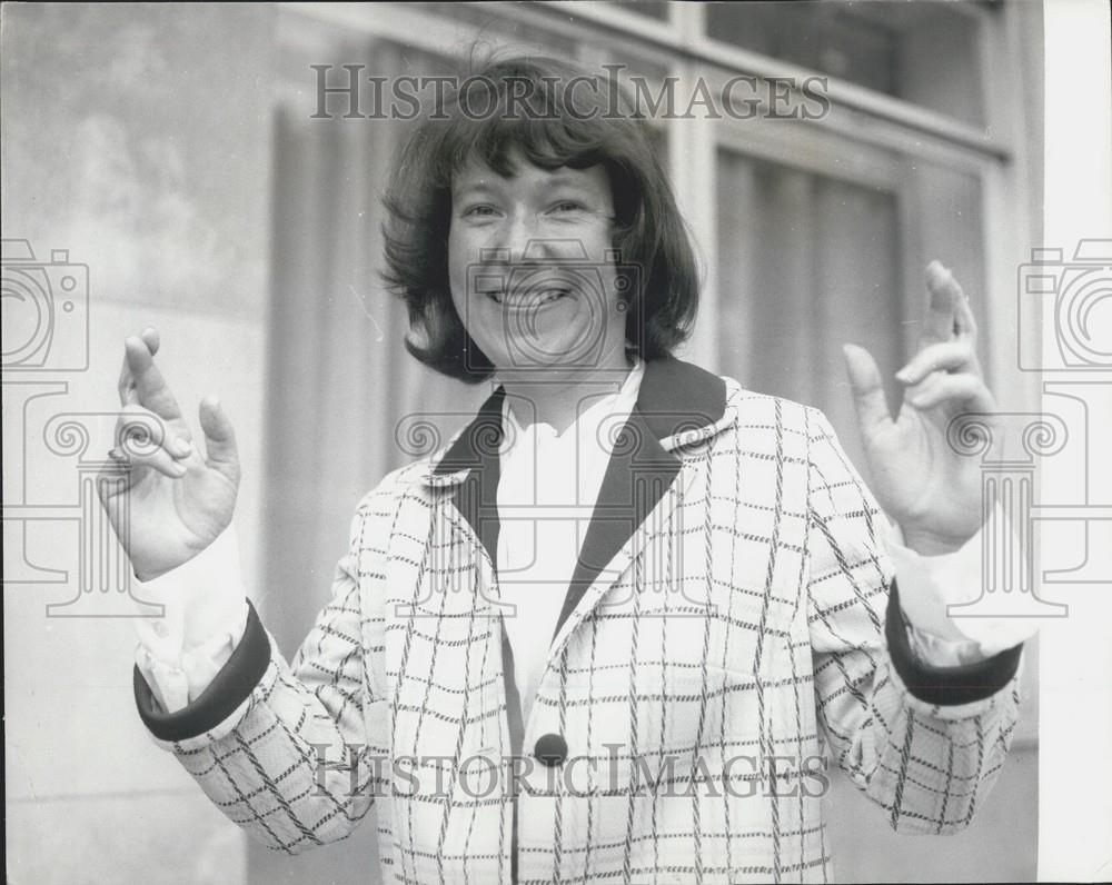 1976 Press Photo Top Golfer Vivien Saunders Takes Richmond Council To Court - Historic Images