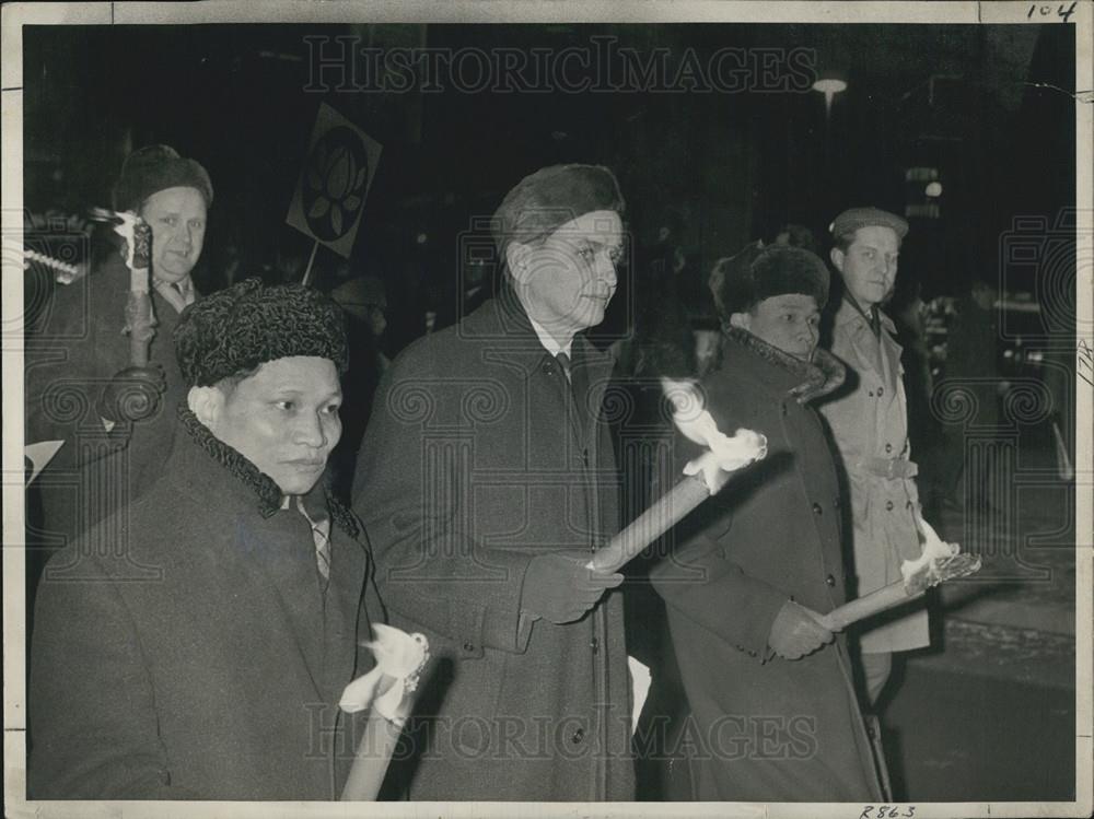 Press Photo Nguyen Tho Chanh And Olof Palme At The Head Of Demonstration - Historic Images