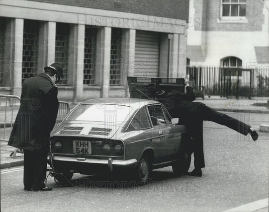 1977 Press Photo Extra Security Measures at Balcombne Street Siege Trial - Historic Images