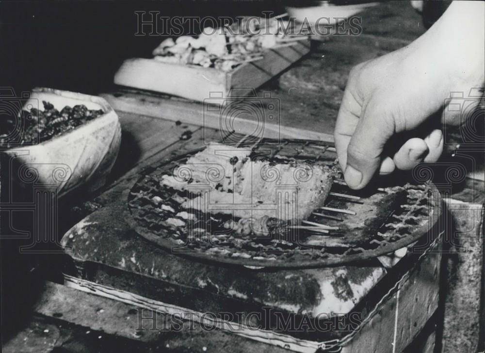 Press Photo Tokyo restaurant serves grilled snake - Historic Images