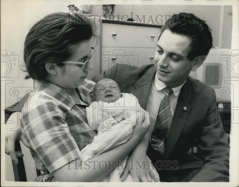 1961 Press Photo Cuban Ambassador TO UK Manuel Stolik & Son Martha Have Son - Historic Images