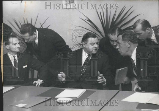 1960 Press Photo Ministers of Defense of Belgium, Netherlands,& Federal Republic - Historic Images