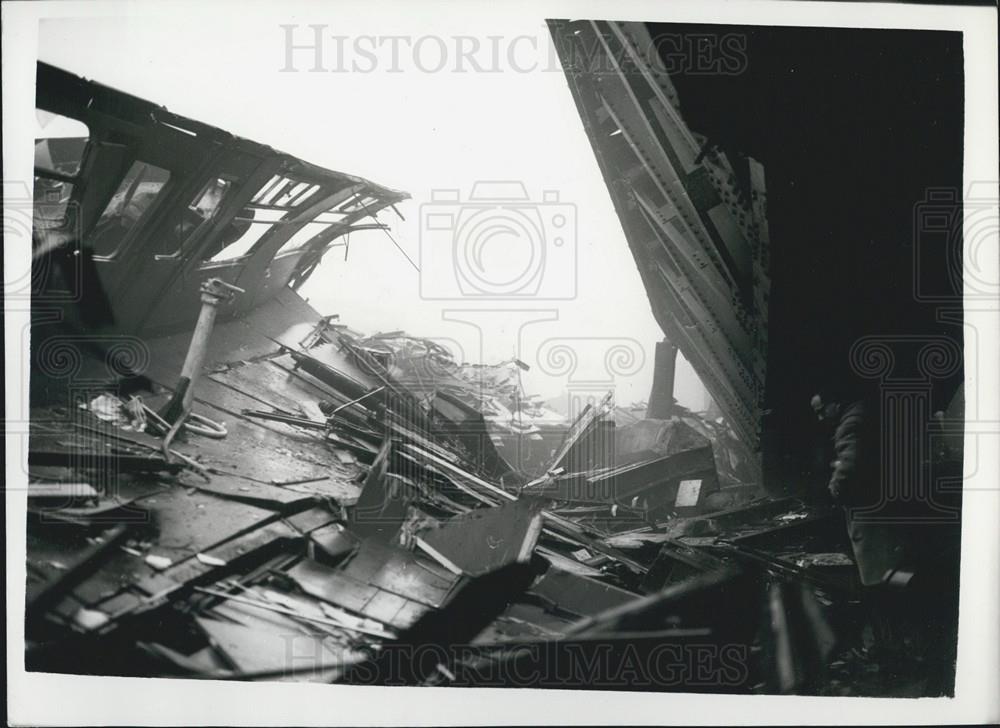 1957 Press Photo Wreckage London Rail Disaster Lewisham Train Car - Historic Images