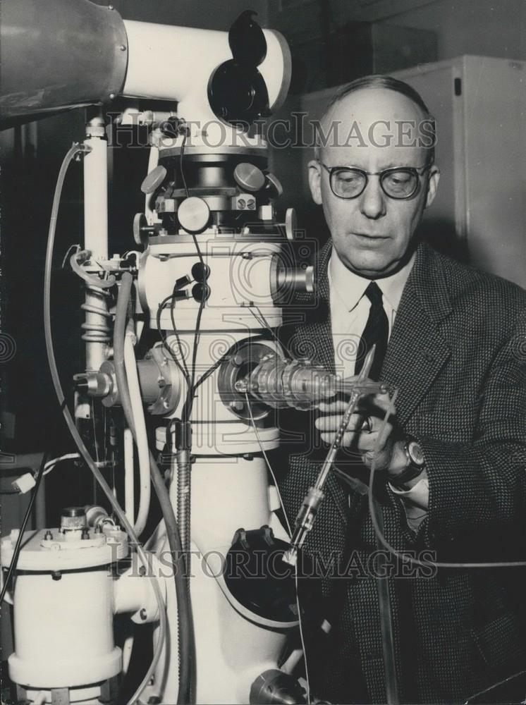 Press Photo Prof.Jean-Jacques Trillat,at Joliot-Curie at the Sciences Academy - Historic Images