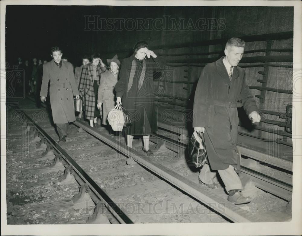 1953 Press Photo Nine Dead in Central Line Tube Disaster Worst in London History - Historic Images