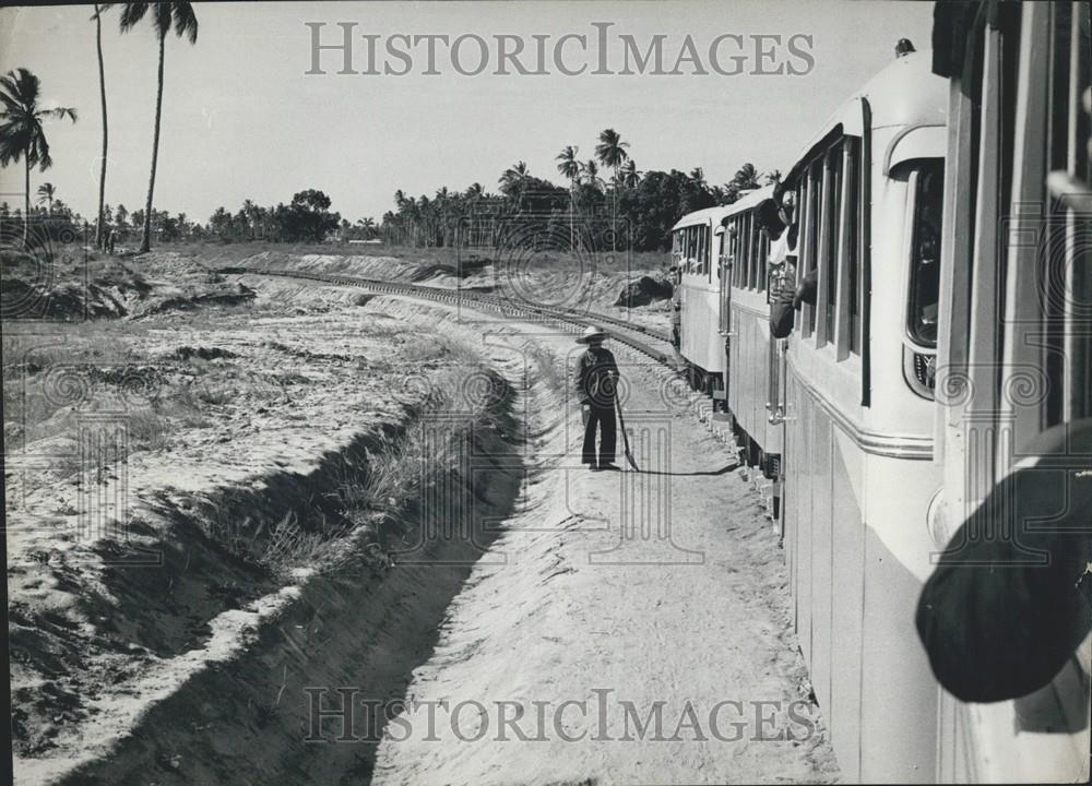 1973 Press Photo Tan Zam Railway - Historic Images