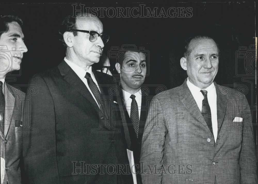 Press Photo Cuban Raul Roa and Dr. Manuel Bisbe - Historic Images