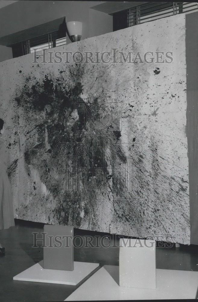 Press Photo Painting By Guai Artist Made From Smashing Ink Bottles On Cardboard - Historic Images