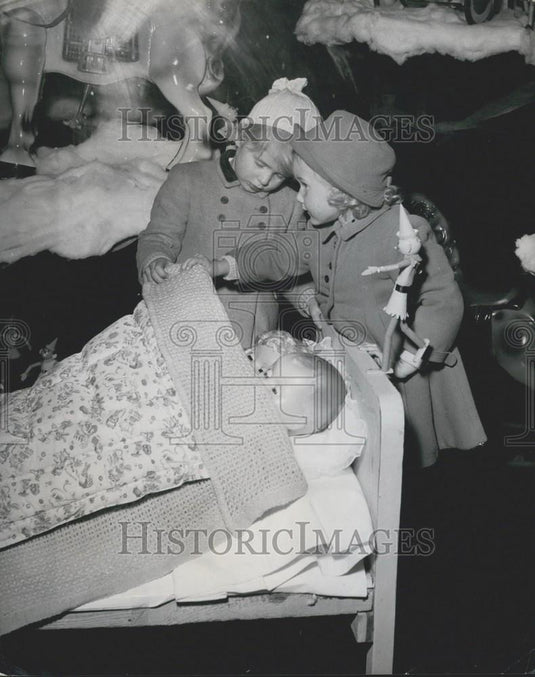 Press Photo Chief Toy Tester Rosalind, Dawn Morgan, London Toy Firm - Historic Images