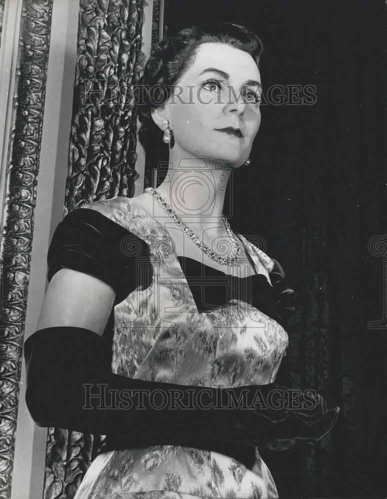 Press Photo Wax Figure Of Queen Elisabeth At Madame Tussaud's - Historic Images