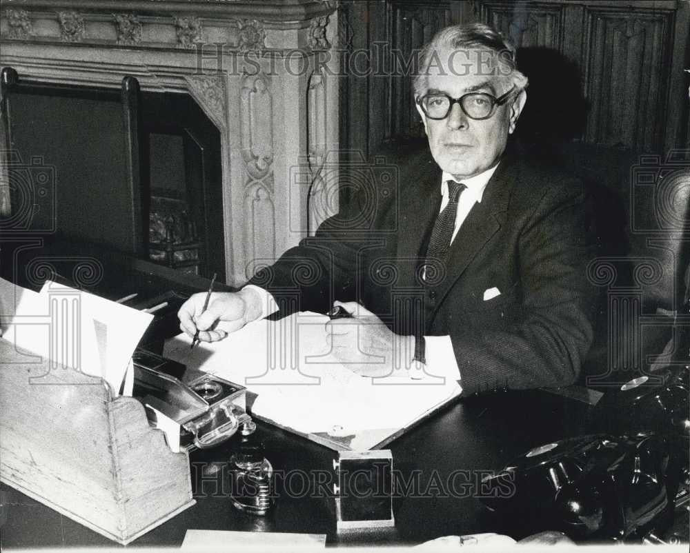 1968 Press Photo Lord Shackleton takes over as Lord Privy seal - Historic Images