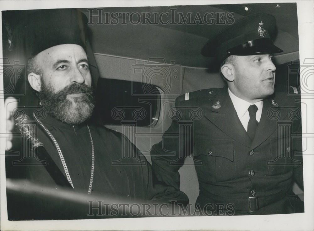 1959 Press Photo Archbishop Makarios With Bodygyard Anthanasios Poulitsas - Historic Images