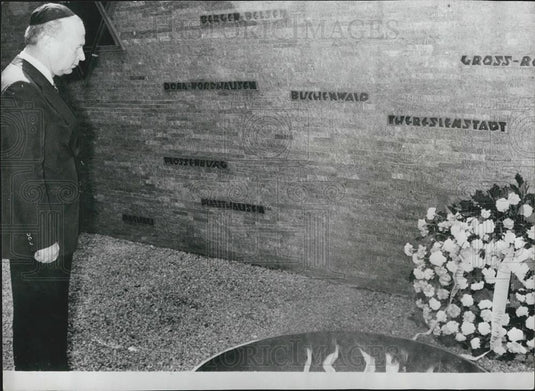 1975 Press Photo Israeli Prime Minister Itzchak Rabin Germany Memorial Tablet - Historic Images