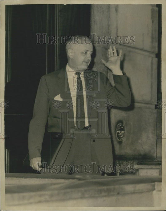 1956 Press Photo Delegates Arrive for Today's Opening of Suez Conference - Historic Images