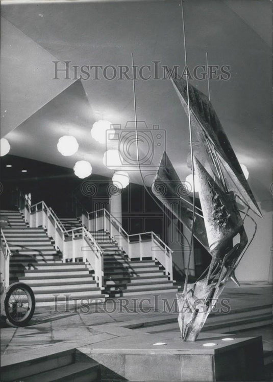 1963 Press Photo New Philharmonie At Berlin Sculpture At Steps - Historic Images