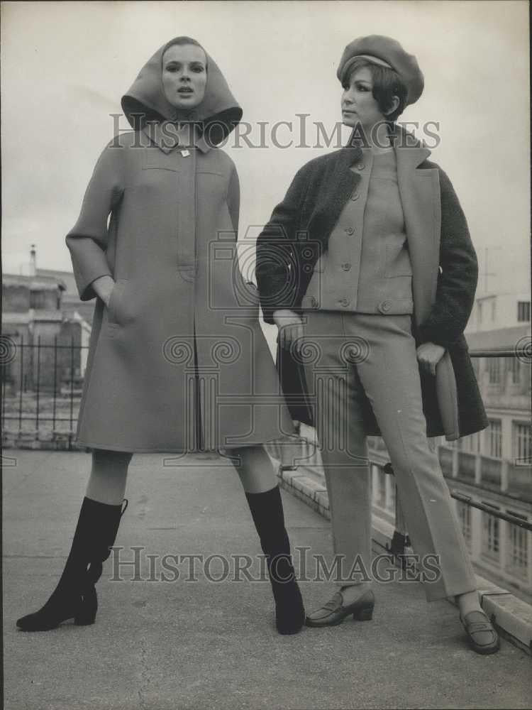 1966 Press Photo Dr. Ssmaker Basta fashions on show - Historic Images