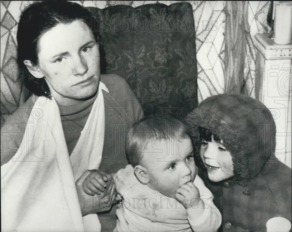 1972 Press Photo Mother Threatened By IRA - Historic Images