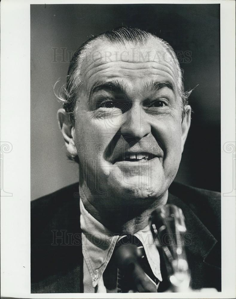 1975 Press Photo Ambassador Richard Helms Former Director of the CIA Testifying - Historic Images