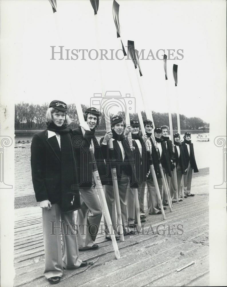 1975 Press Photo Oxford Crew In new Uniforms At Putney-ndrew Baird; Mark Harris; - Historic Images