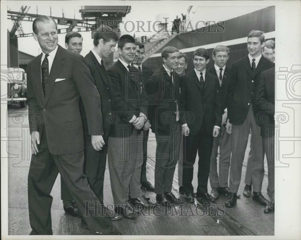 1964 Press Photo Prince Philip Meets Canadian Rugger Players - Historic Images