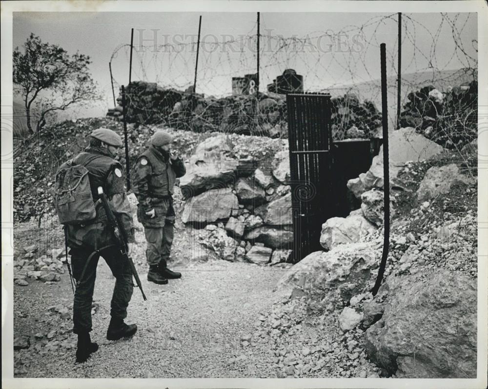 Press Photo NATO Soldiers on maneuvers - Historic Images