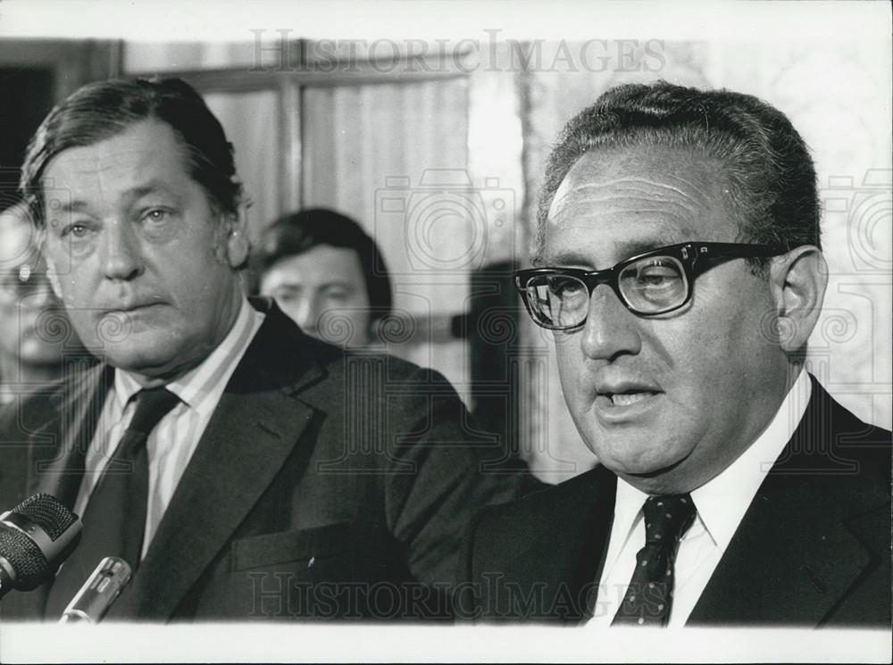 1976 Press Photo Mr .Anthony Cropland & Dr Kissinger - Historic Images