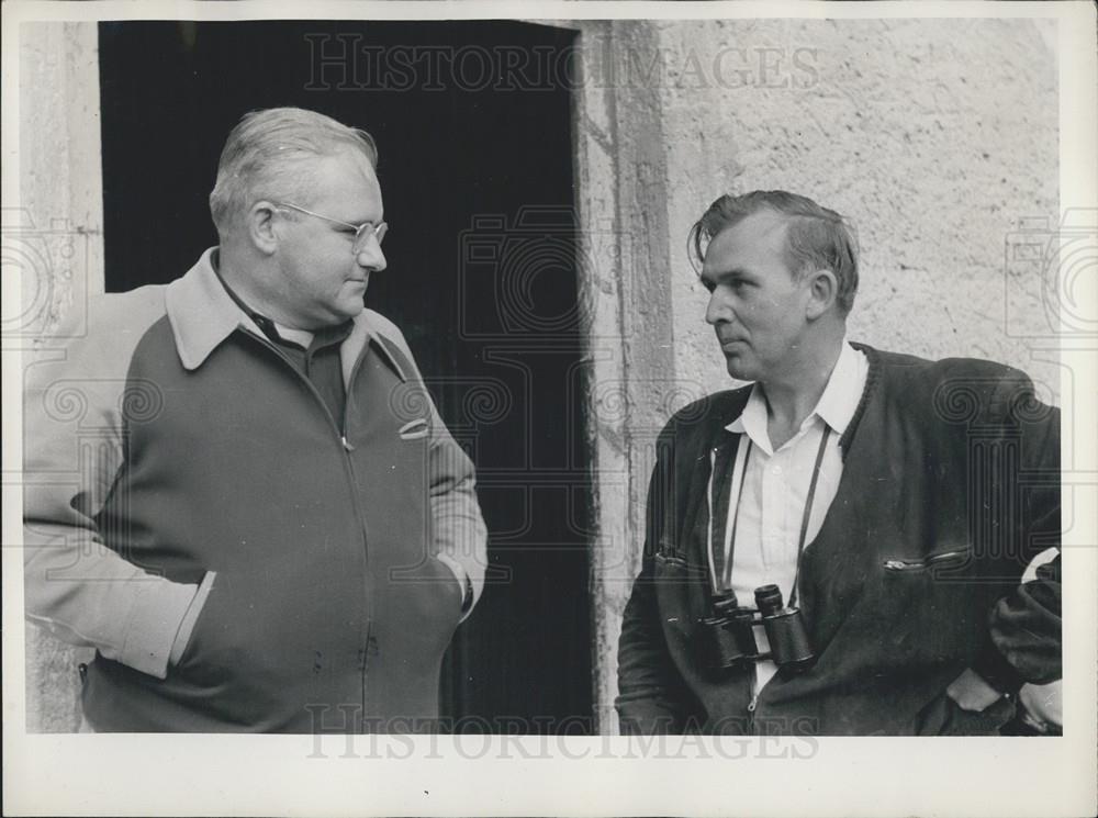 Press Photo German-American Festival Riflemen Garmisch Men Talking - Historic Images