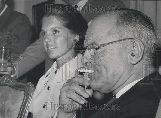 Press Photo John & Beatrice Lodge Campaigning For Nixon in Spain - Historic Images