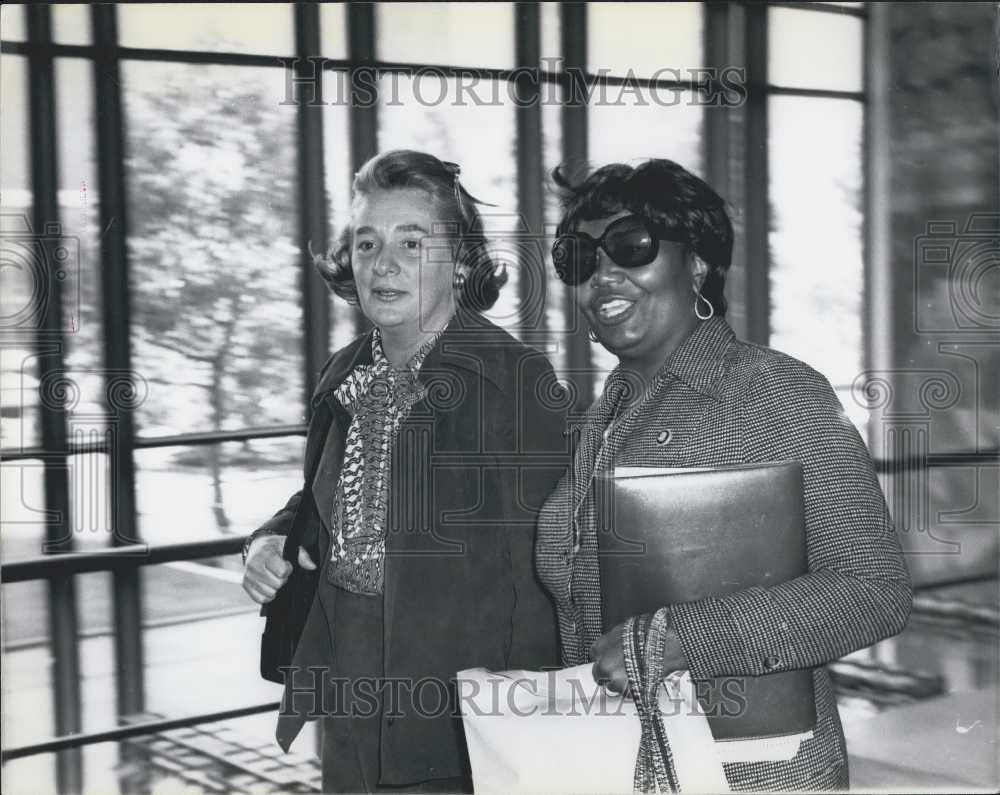 1976 Press Photo Pearl Bailey and Happy Rockefeller at the UN - Historic Images