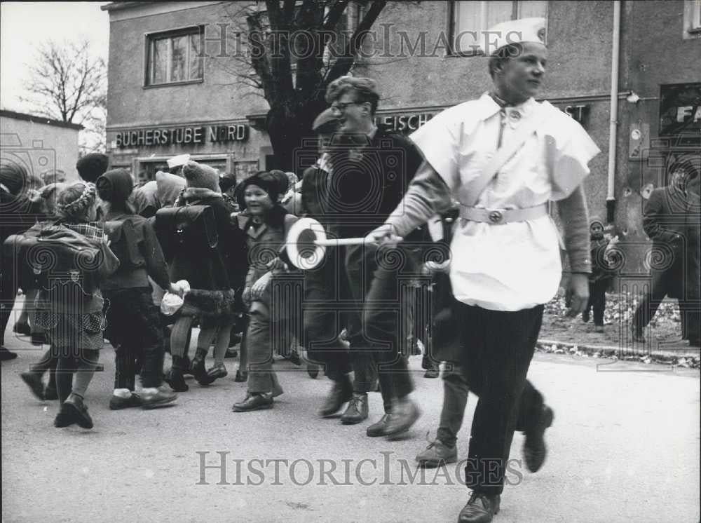 1958 Press Photo Schoolchildren, Munich, Germany - Historic Images