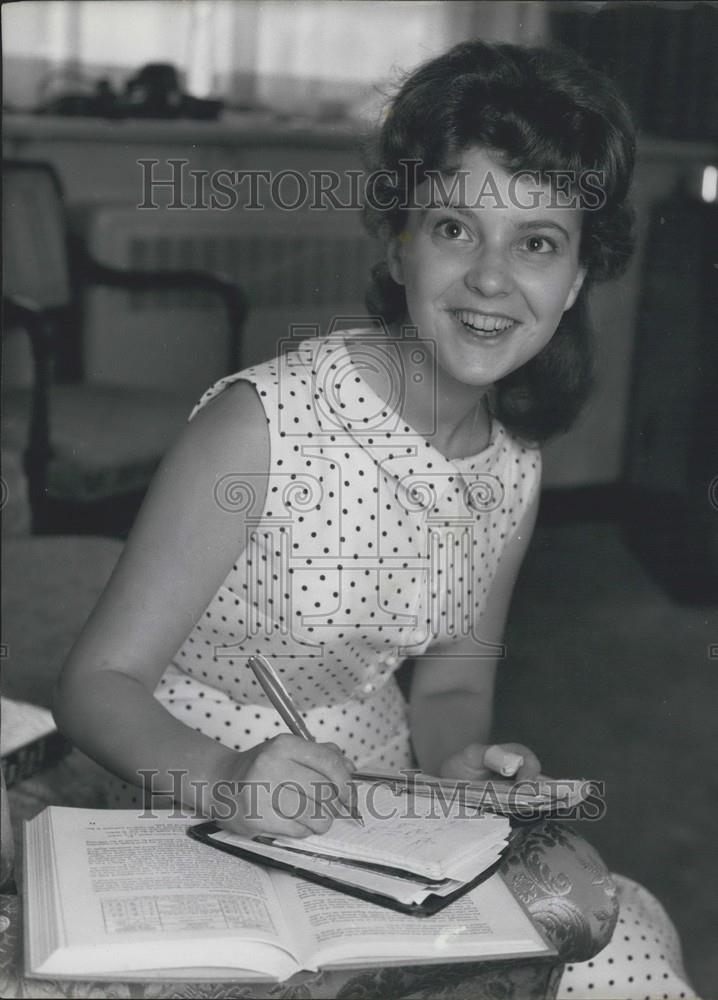 1959 Press Photo Actress Pauline Hahn, Star Of &quot;Too Young To Love&quot; - Historic Images