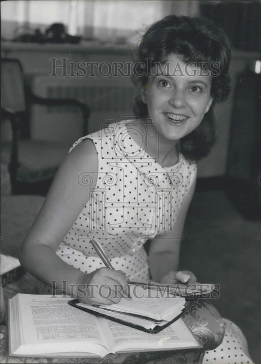 1959 Press Photo Actress Pauline Hahn, Star Of "Too Young To Love" - Historic Images