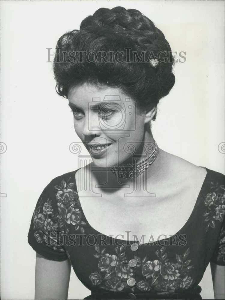 Press Photo Charming Young Actress - A Typical Bavarian Girl - 24-Yeatr-Old - Historic Images