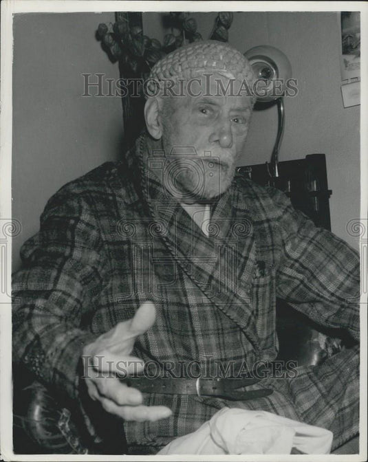 1954 Press Photo Mr. Alfred Emson, M.B.E. Age 86 Starts Film Career - Historic Images