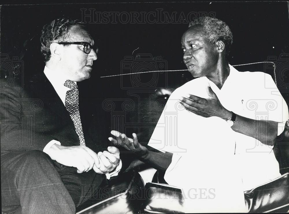 Press Photo Dr. Kissinger with President Nyerere of Tanzania - Historic Images