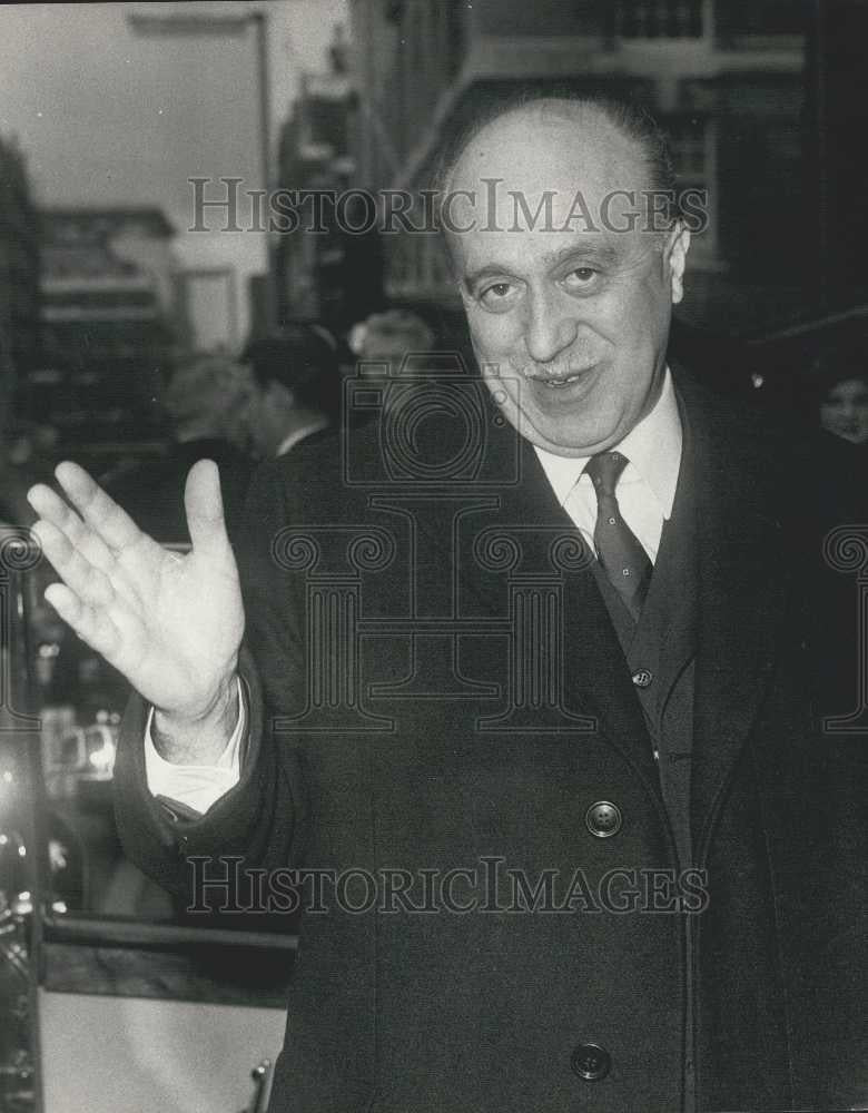 1970 Press Photo Yugoslavia Prime Minister Mitha Ribicic Visiting Tate Gallery - Historic Images