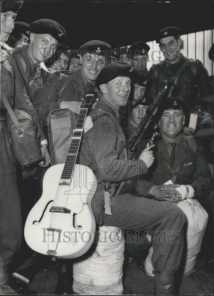 1958 Press Photo James Cartwright Fist Battalion Southhampton - Historic Images