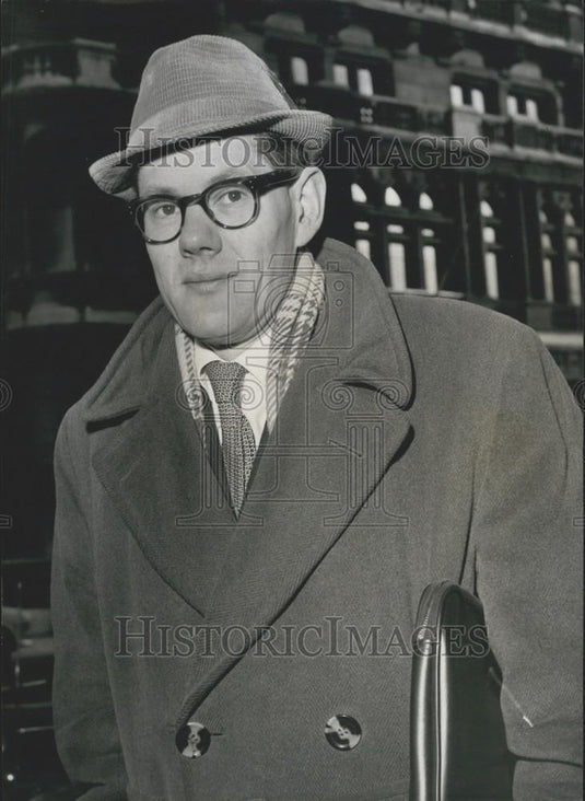 1963 Press Photo Desmond Clough, Vassell Spy Case, Radcliffe Hearing - Historic Images
