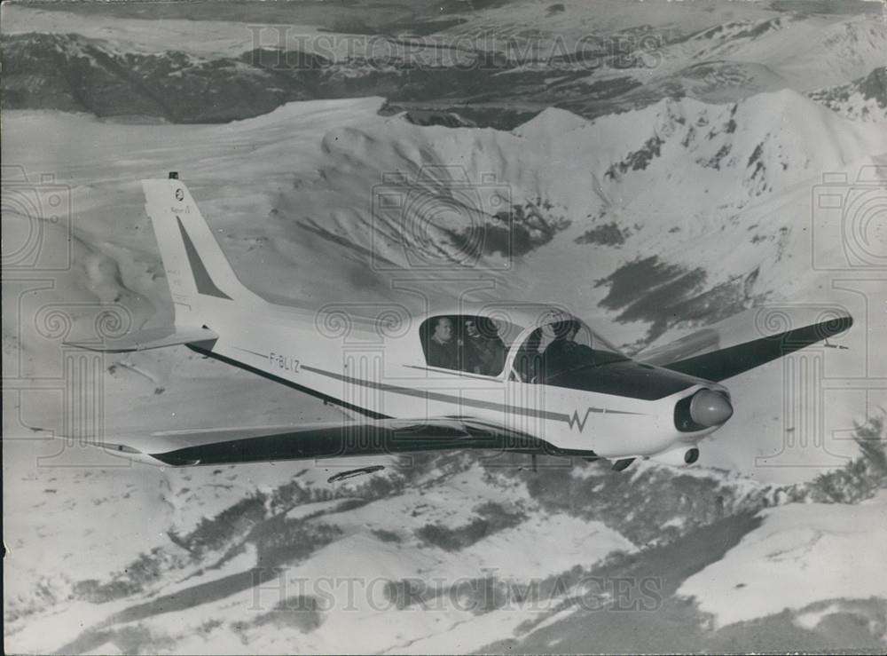 Press Photo L963 Version Wassmar WA.40 Super IV In Flight - Historic Images